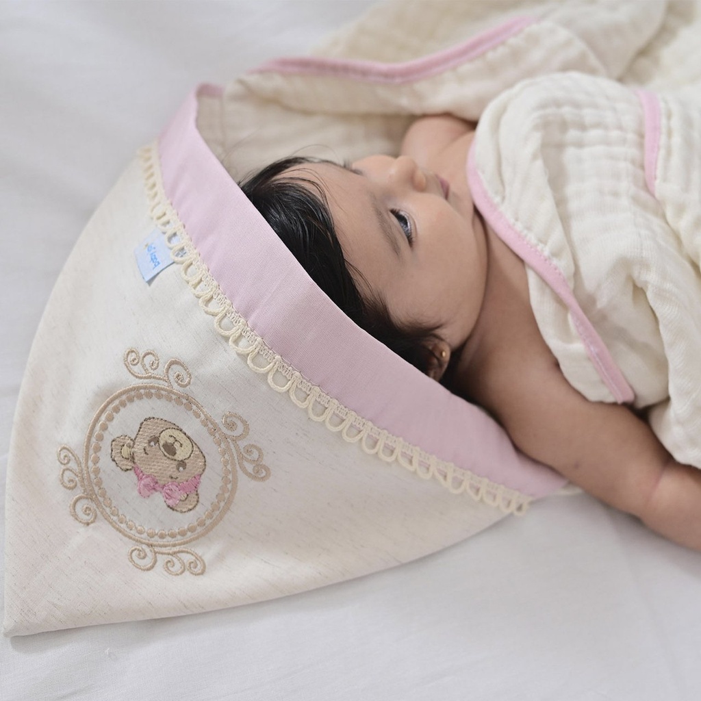 Toalha Soft C/capuz de Canto Bordado Baby Joy Essencia Lisa C/vira e Renda 80cmx80cm PCT c/01un //ursa Rosa 76130667 Baby Joy Rosa 1