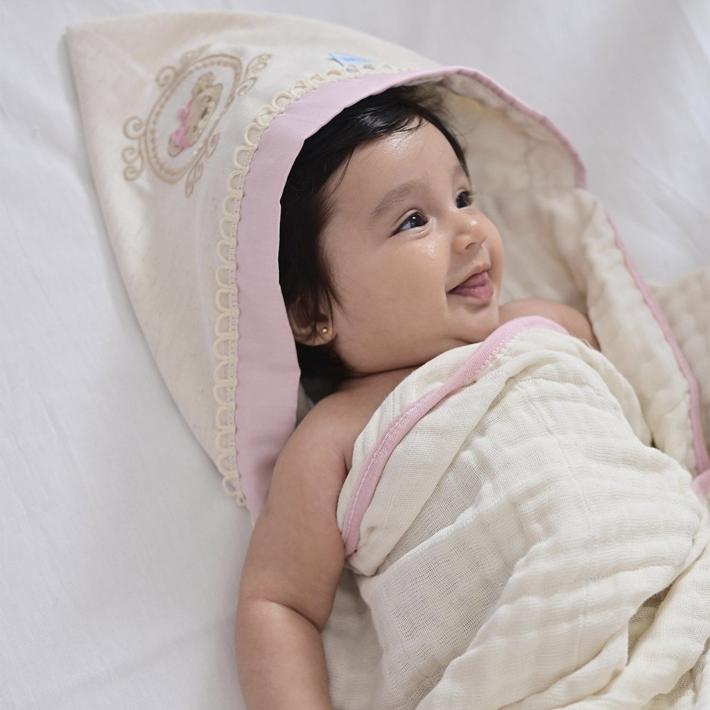 Toalha Soft C/capuz de Canto Bordado Baby Joy Essencia Lisa C/vira e Renda 80cmx80cm PCT c/01un //ursa Rosa 76130667 Baby Joy Rosa 2